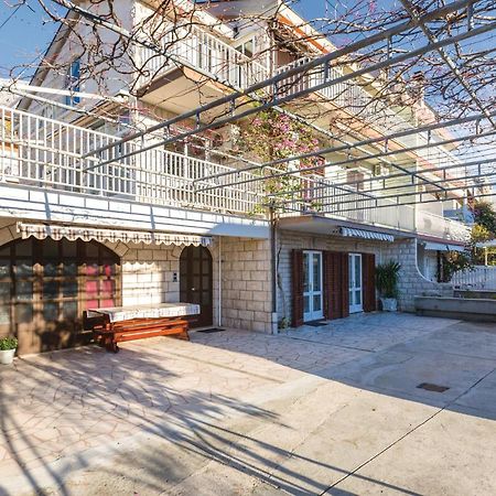 3 Bedroom Amazing Apartment In Makarska Zewnętrze zdjęcie