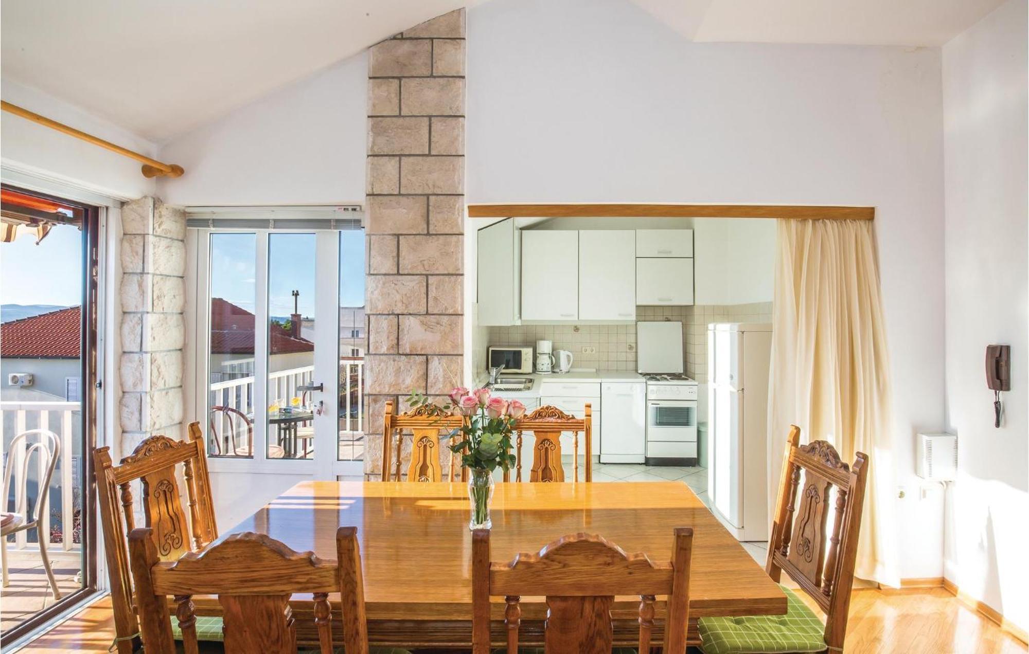 3 Bedroom Amazing Apartment In Makarska Zewnętrze zdjęcie
