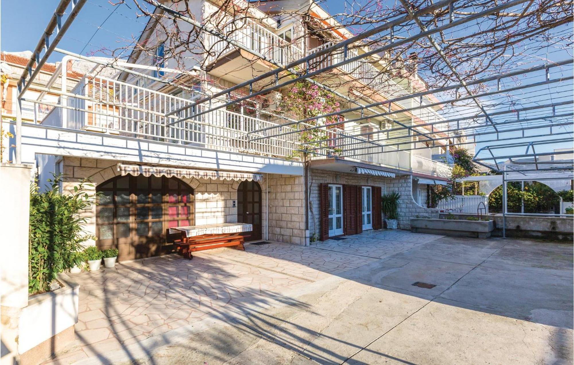 3 Bedroom Amazing Apartment In Makarska Zewnętrze zdjęcie
