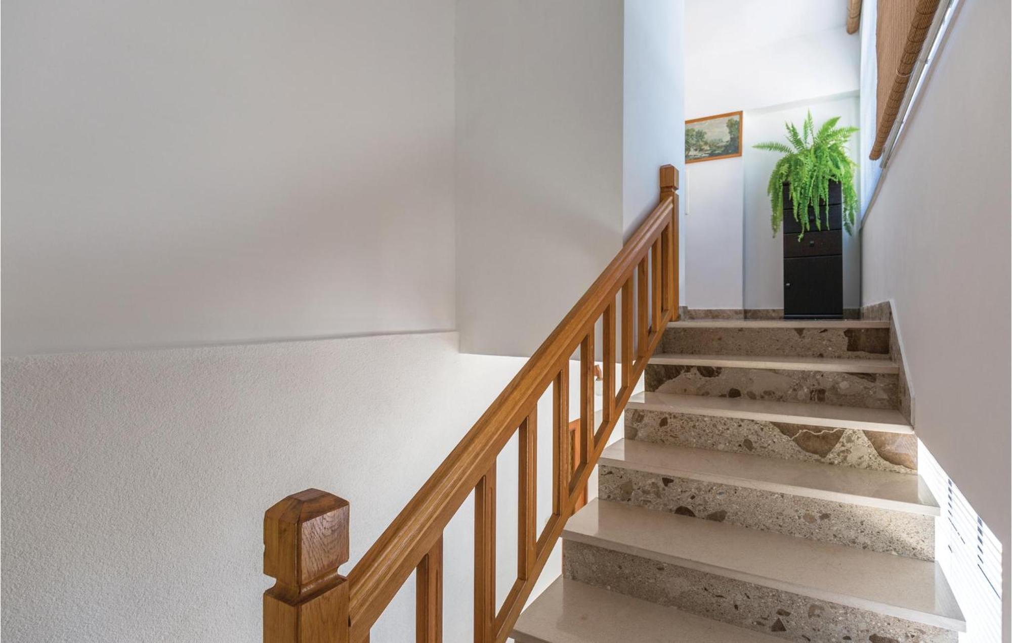 3 Bedroom Amazing Apartment In Makarska Zewnętrze zdjęcie