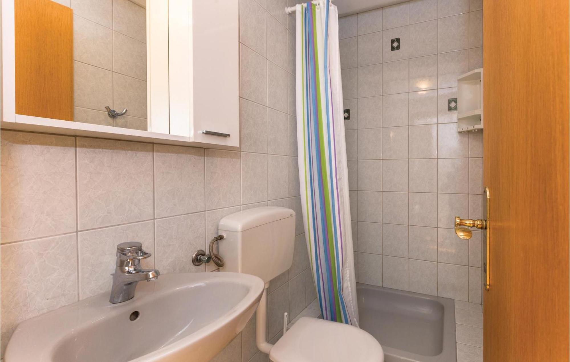 3 Bedroom Amazing Apartment In Makarska Zewnętrze zdjęcie