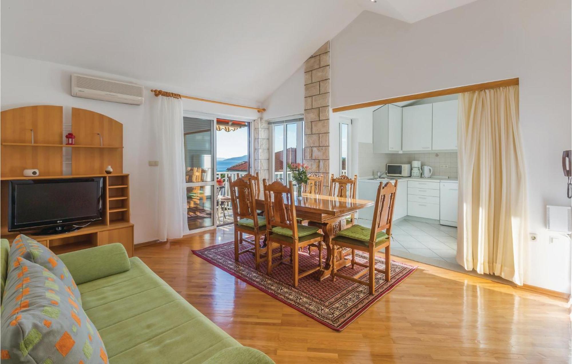 3 Bedroom Amazing Apartment In Makarska Zewnętrze zdjęcie